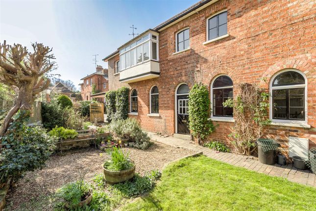 4 bed semi-detached house
