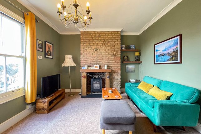 Royal Oak Terrace, Gravesend, Kent, DA12 1 bed terraced house for sale