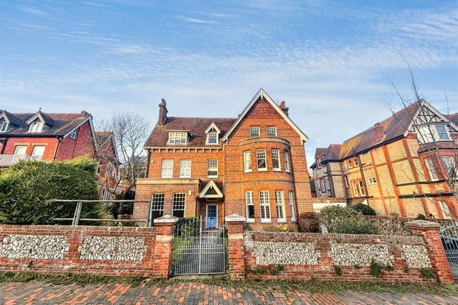 Carlisle Road, Eastbourne 3 bed flat for sale