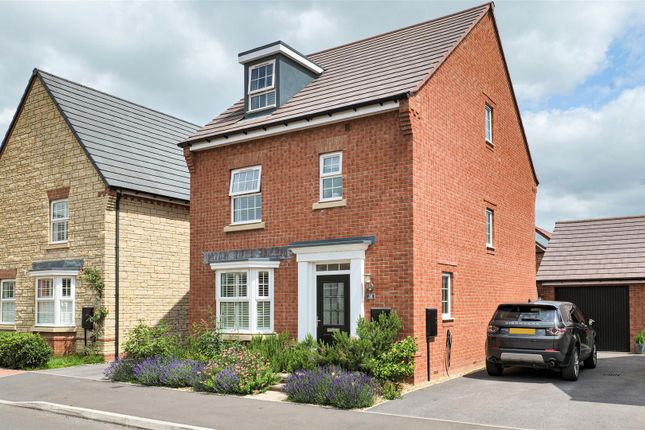 Mint Grove, Melksham SN12 4 bed detached house for sale