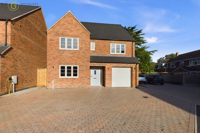 Elizabeth Grove, Tamworth B79 4 bed detached house for sale