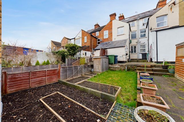 London Road, High Wycombe, HP11 1LP 1 bed ground floor maisonette for sale