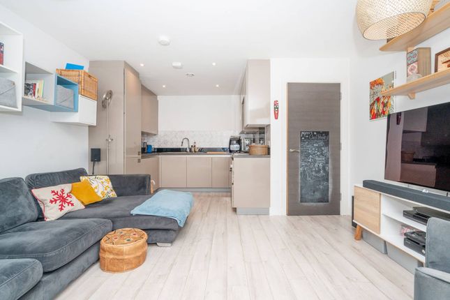 Leavesden Lodge, Watford, WD24 3 bed flat for sale