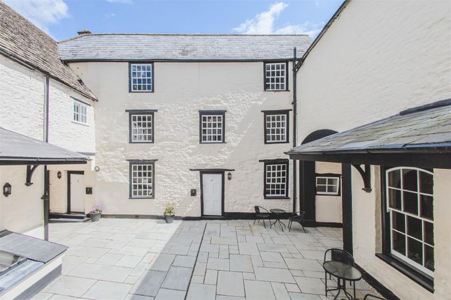 White Hart Mews, The Green, Calne 4 bed terraced house for sale
