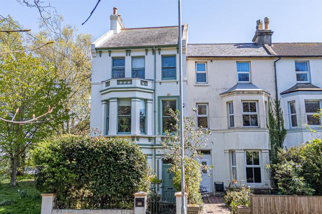 4 bedroom end of terrace house for sale