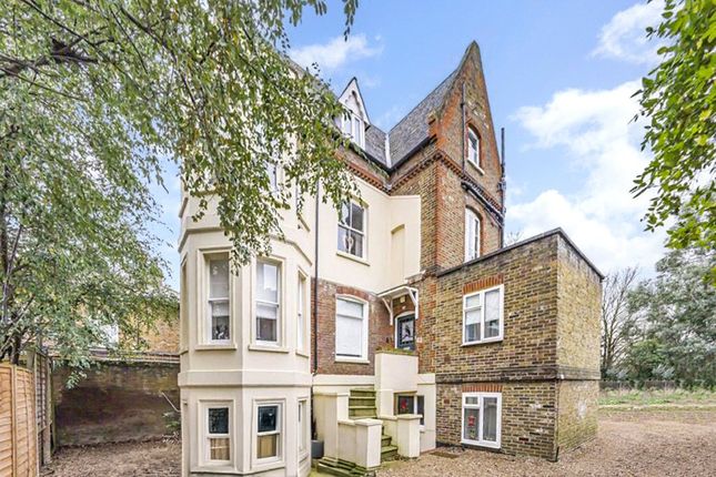 Hampton Road, Twickenham, TW2 2 bed maisonette for sale