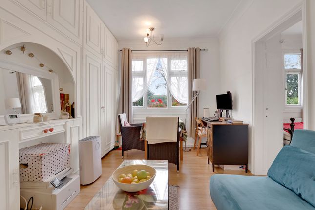 Ellesmere Road, London, W4 1 bed flat for sale