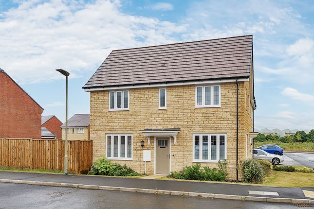 Millis Road, Brize Norton... 3 bed semi