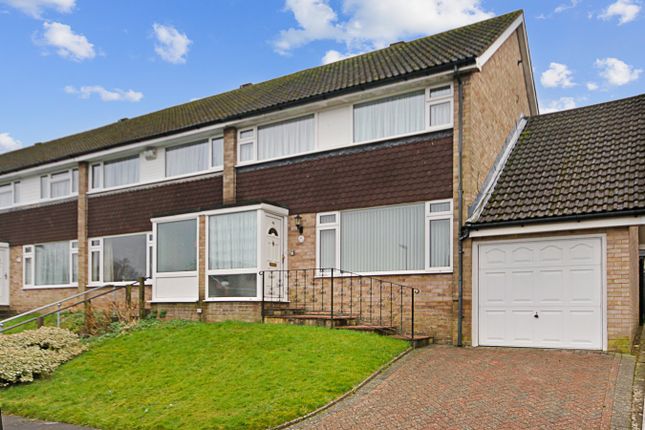 Kennedy Avenue, East Grinstead, RH19 3 bed semi