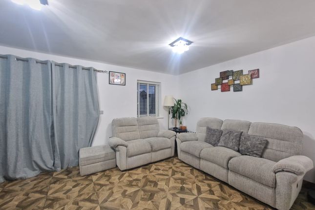2 bedroom town house for sale