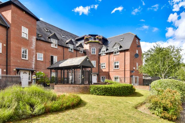 Haslers Place, Great Dunmow 2 bed apartment for sale