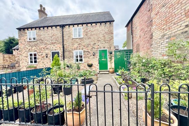 2 bedroom semi-detached house for sale