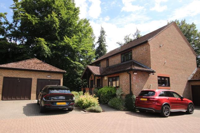 LEATHERHEAD ROAD, ASHTEAD, KT21 2 bed apartment for sale