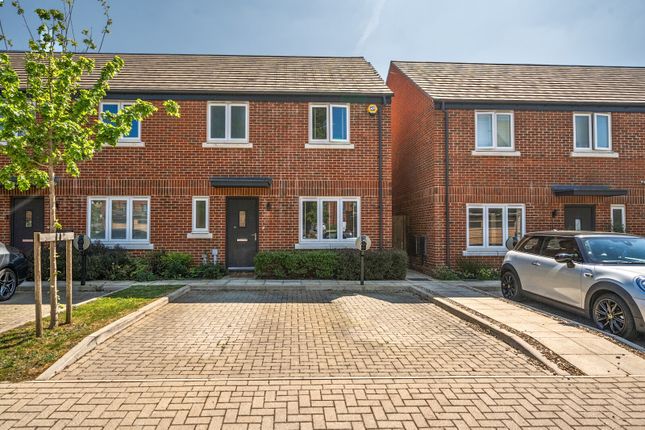 Garrett Crescent, Chertsey, KT16 3 bed end of terrace house for sale