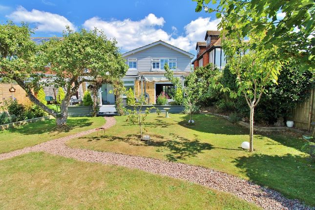 5 bed detached house