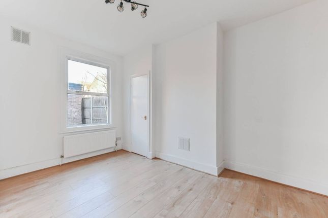 Vant Road, Tooting Graveney, London... 1 bed flat for sale