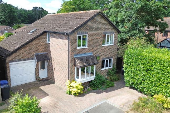 Friesian Close, Fleet GU51 4 bed detached house for sale