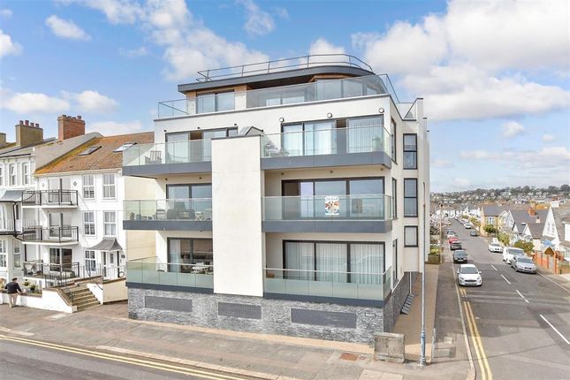 West Parade, Hythe, Kent 2 bed flat for sale