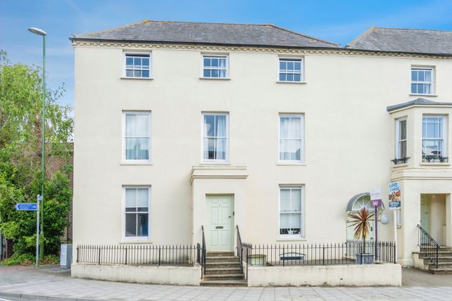 3 bed flat