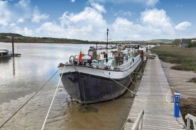 4 bed houseboat