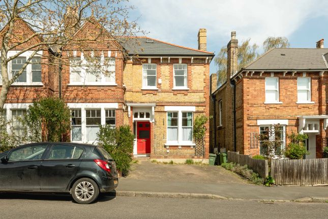 5 bedroom semi-detached house for sale
