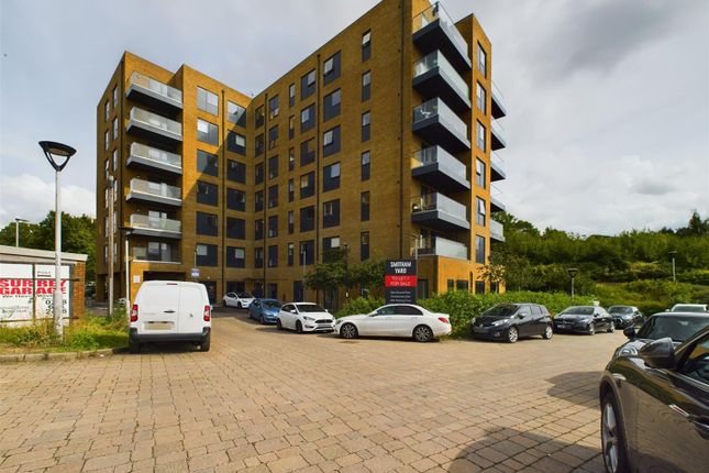 Leaden Hill, Coulsdon CR5 2 bed flat for sale