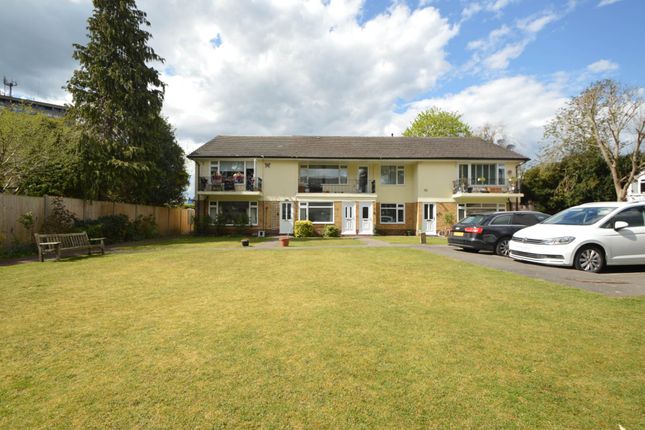 ADDLESTONE 2 bed maisonette for sale