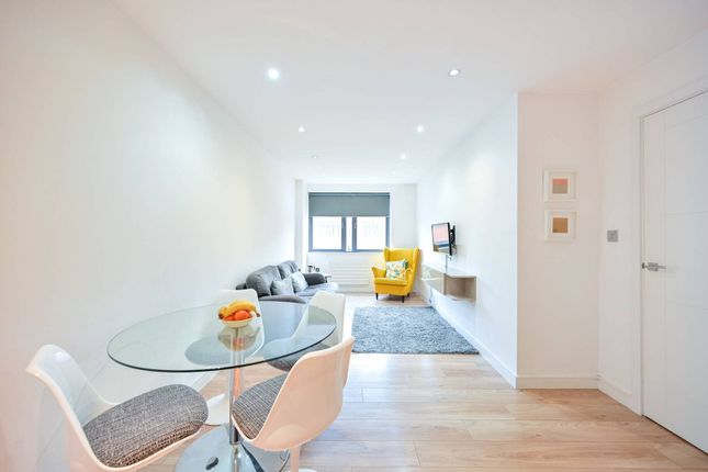 London Road, Twickenham, TW1 2 bed flat for sale