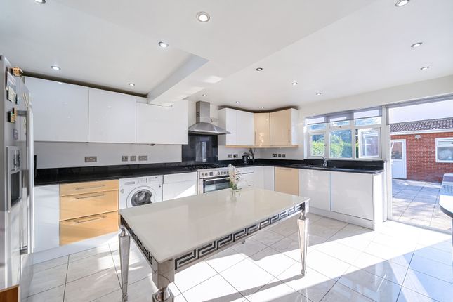 5 bedroom semi-detached house for sale