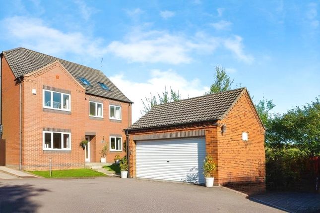 Derby Road, Nottingham NG17 5 bed detached house for sale