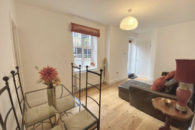 2 bed flat