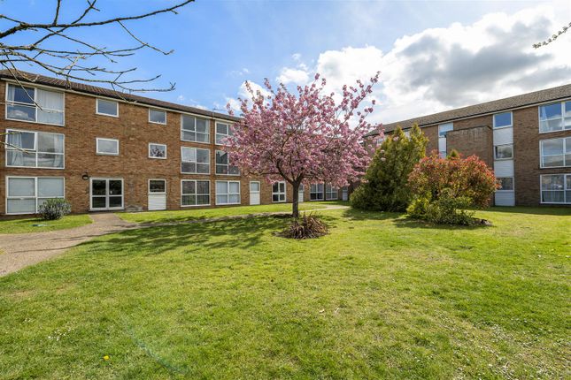 Meadow Close, London Colney, St. Albans 2 bed flat for sale
