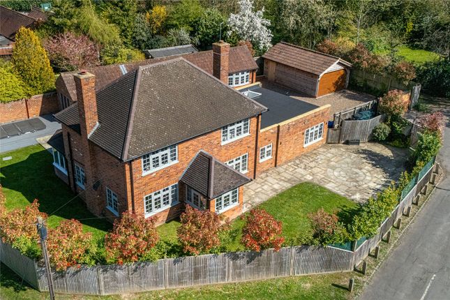 6 bed detached house