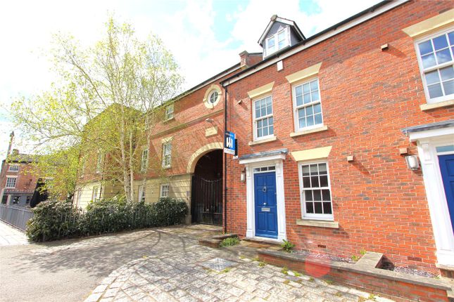 3 bedroom town house for sale