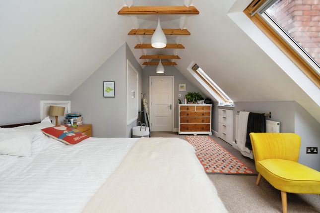 5 bedroom semi-detached house for sale