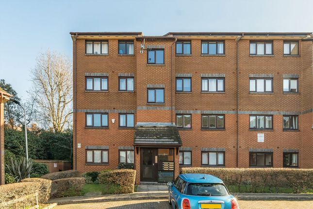 St. Benedicts Close, London SW17 2 bed flat for sale