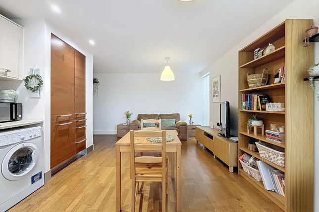 Atlas House, Falcon Drive, Cardiff Bay 1 bed apartment for sale