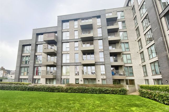West Street, Hertfordshire WD17 2 bed flat for sale
