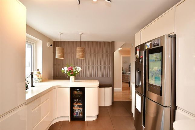 4 bed detached house