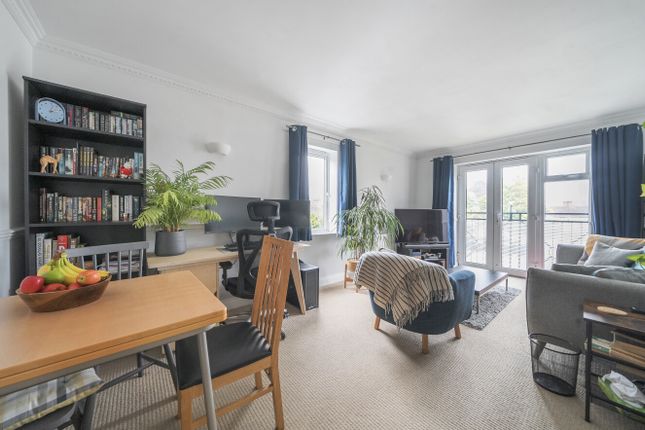 Ockford Road, Surrey GU7 2 bed flat for sale