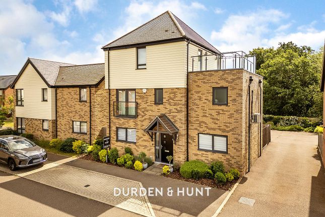 Park View, Chigwell, IG7 5 bed detached house for sale