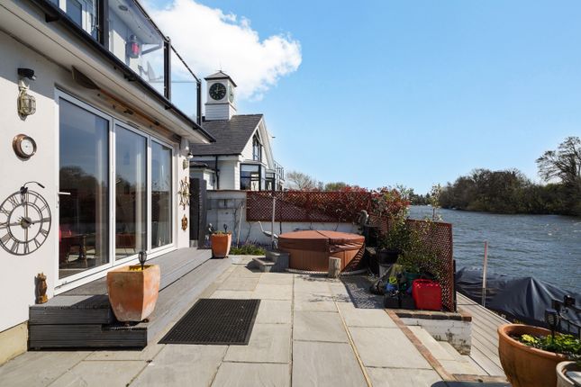 Sunbury Court Island, Sunbury