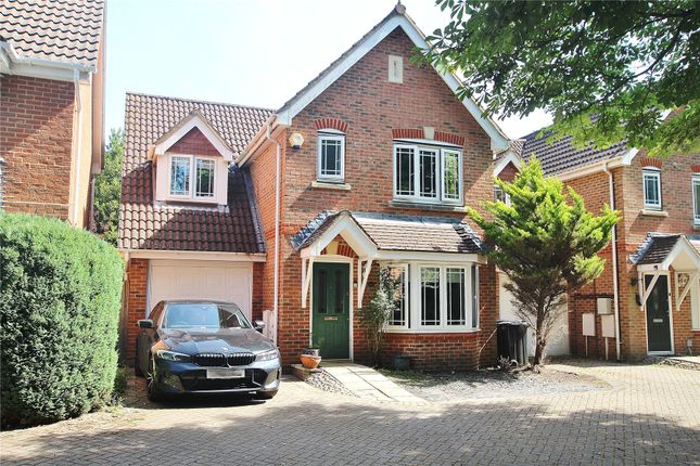 Tringham Close, Woking GU21 3 bed detached house for sale