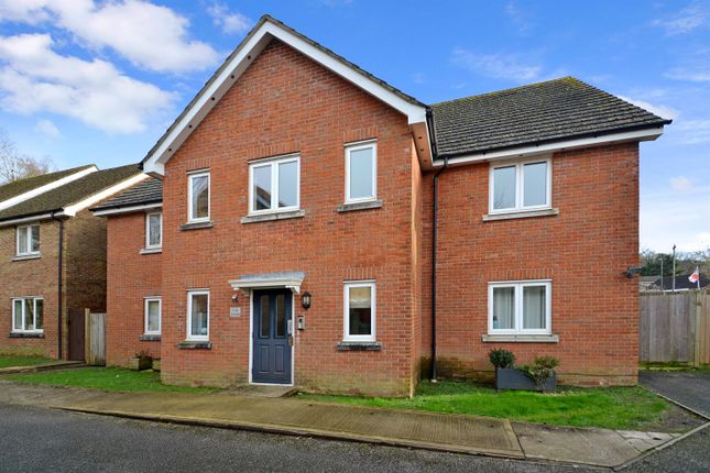 Storrington, West Sussex, RH20 2 bed flat for sale