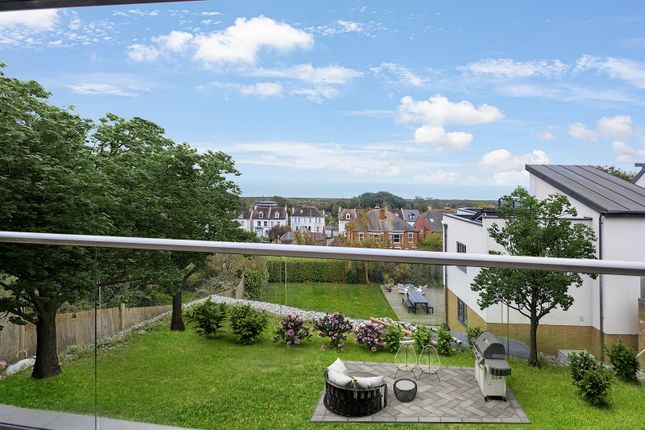 View France, Kent CT21 3 bed detached house for sale