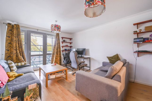 Ensign Street, Tower Hill, London, E1 2 bed flat for sale