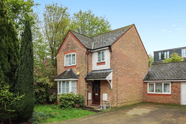 Earl Close, London 3 bed detached house for sale