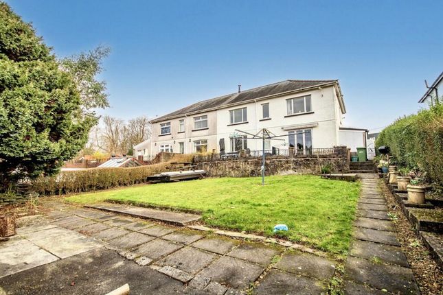 5 bedroom semi-detached house for sale