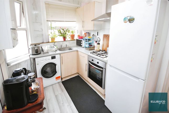 Ballards Lane, North Finchley, N12 2 bed apartment for sale