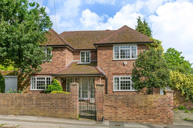 Middle Hill, Egham, Surrey, TW20 4 bed detached house for sale